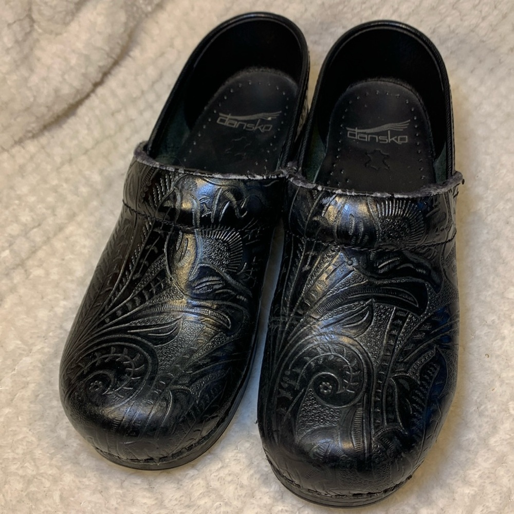 Dansko women’s black emboss leather clog sz 37 6.5 nursing workwear *flaw